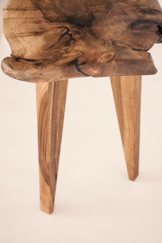 OAK TABLE